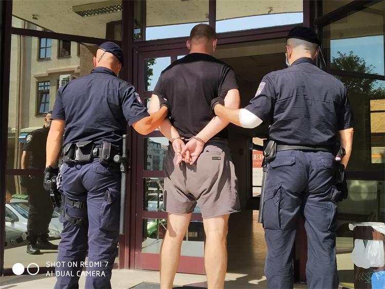 Slika /2020/Neredi navijača/IMG_20200730_095234.jpg